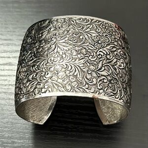 1973 Sarah Coventry “Renaissance” Australian Catalog Silver-Tone Cuff Bracelet